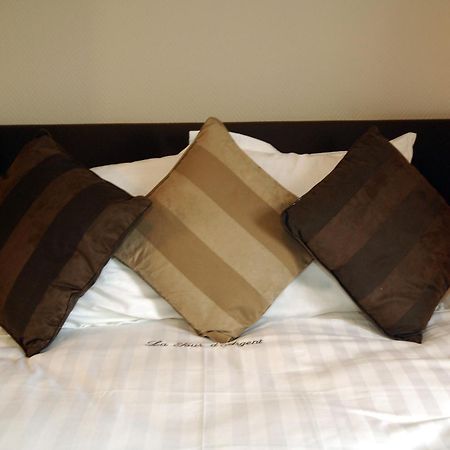 Hotel Le Saint Loup Gembloux Bagian luar foto