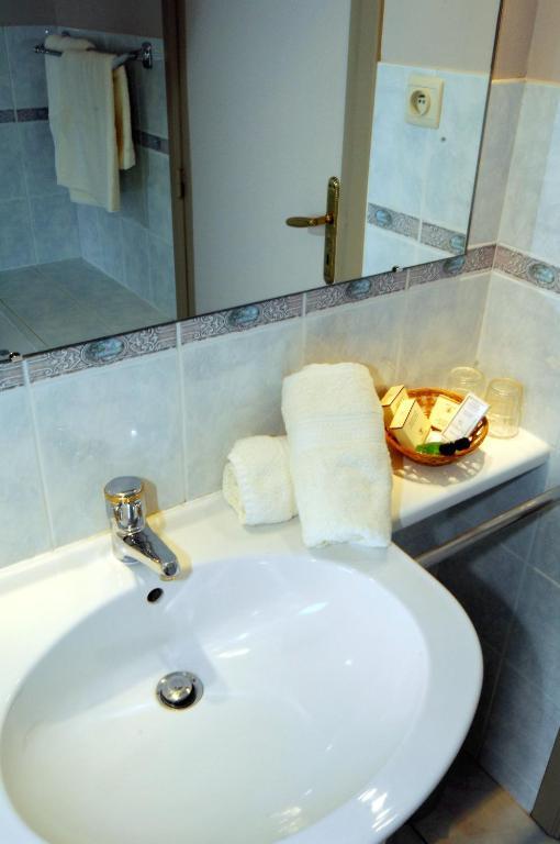 Hotel Le Saint Loup Gembloux Ruang foto